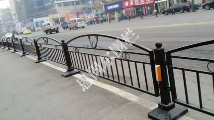交通隔离栅栏