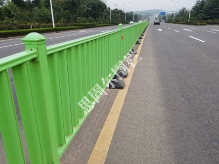 交通隔离栅栏