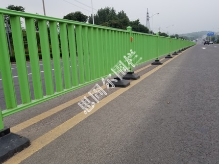 道路隔离栅栏