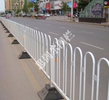 道路隔离栅栏